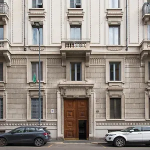 Apartment Youhosty - Giovanni Da Palestrina 10, Milan